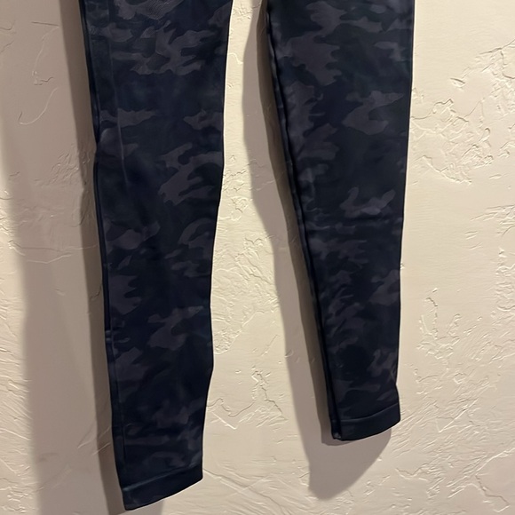 Spanx Look at Me Now Cropped Leggings in Black Grey Camo Print - Picture 6 of 10